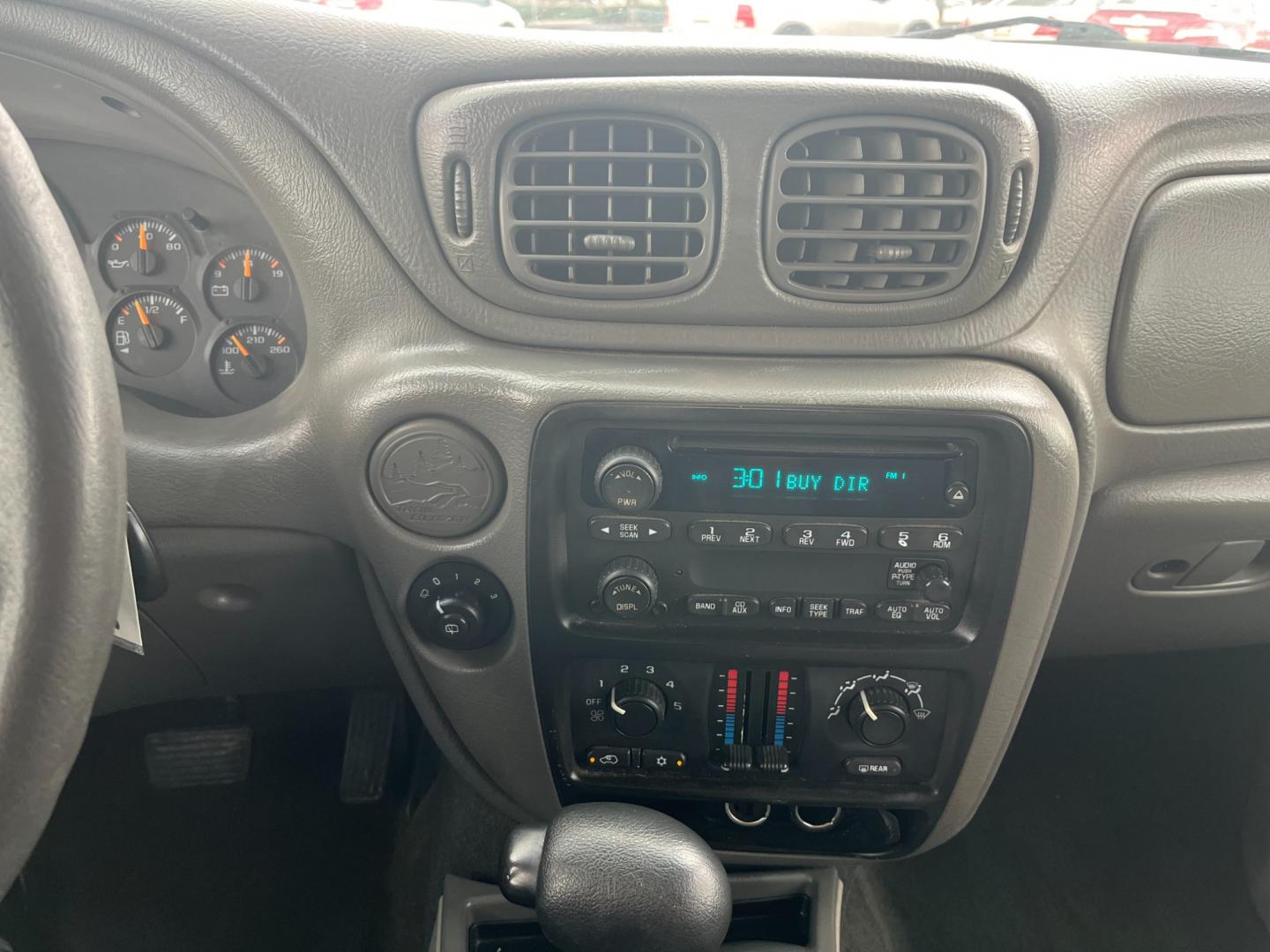 2004 SILVER /black Chevrolet TrailBlazer LS 2WD (1GNDS13S242) with an 4.2L L6 DOHC 24V engine, 4-Speed Automatic Overdrive transmission, located at 14700 Tomball Parkway 249, Houston, TX, 77086, (281) 444-2200, 29.928619, -95.504074 - Photo#14